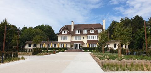 Le Manoir Hotel