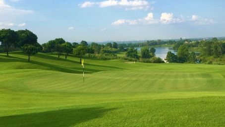 Sky Lake Resort & Golf Club